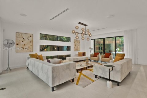 House in Miami, Florida 5 bedrooms, 486.53 sq.m. № 2340414 - photo 6