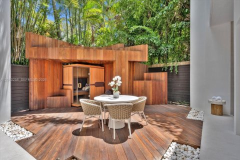 House in Miami, Florida 5 bedrooms, 486.53 sq.m. № 2340414 - photo 21