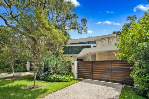 House in Miami, Florida 5 bedrooms, 486.53 sq.m. № 2340414 - photo 2
