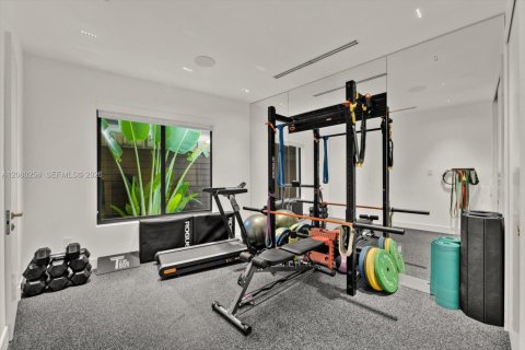 House in Miami, Florida 5 bedrooms, 486.53 sq.m. № 2340414 - photo 22
