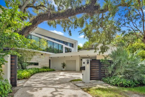 House in Miami, Florida 5 bedrooms, 486.53 sq.m. № 2340414
