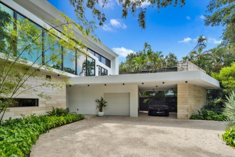 House in Miami, Florida 5 bedrooms, 486.53 sq.m. № 2340414 - photo 3