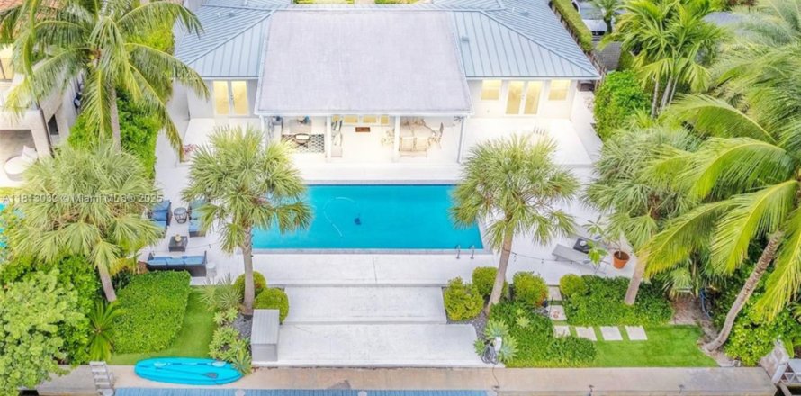 Villa ou maison à Miami, Floride 4 chambres, 180.23 m2 № 1758530