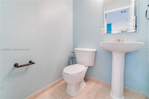 Купить таунхаус в Санрайз, Флорида 3 спальни, 167.32м2, № 1999795 - фото 15