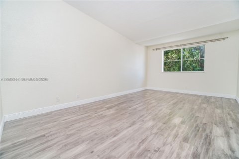 Купить таунхаус в Санрайз, Флорида 3 спальни, 167.32м2, № 1999795 - фото 17