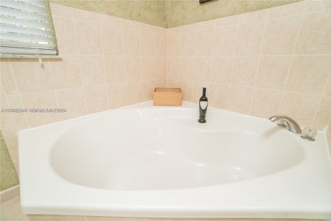 Купить таунхаус в Санрайз, Флорида 3 спальни, 167.32м2, № 1999795 - фото 21