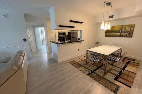 Copropriété à louer à Sunny Isles Beach, Floride: 3 chambres, 117.43 m2 № 1989724 - photo 1