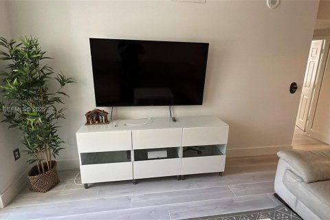 Copropriété à louer à Sunny Isles Beach, Floride: 3 chambres, 117.43 m2 № 1989724 - photo 15