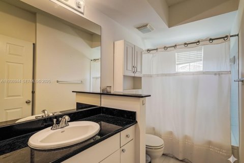 Copropriété à louer à Sunny Isles Beach, Floride: 3 chambres, 117.43 m2 № 1989724 - photo 2