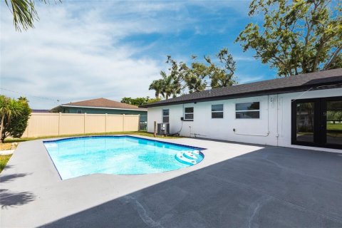 Casa en venta en Saint Petersburg, Florida, 3 dormitorios, 178.84 m2 № 1857872 - foto 24