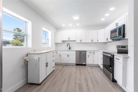 Casa en venta en Saint Petersburg, Florida, 3 dormitorios, 178.84 m2 № 1857872 - foto 3