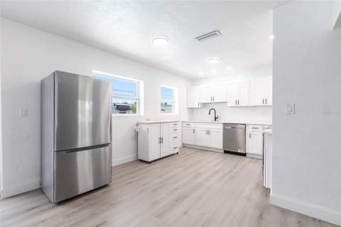Casa en venta en Saint Petersburg, Florida, 3 dormitorios, 178.84 m2 № 1857872 - foto 5
