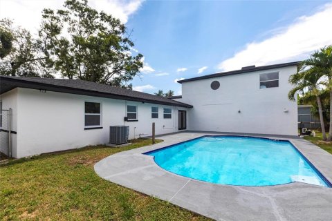 Casa en venta en Saint Petersburg, Florida, 3 dormitorios, 178.84 m2 № 1857872 - foto 25