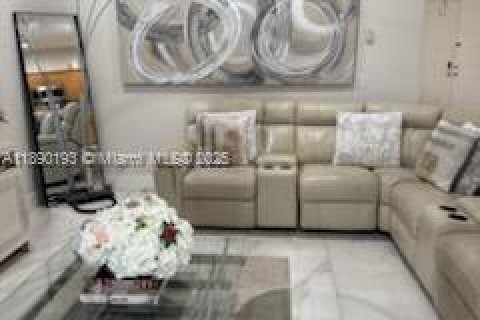 Casa en alquiler en Miramar, Florida, 5 dormitorios, 244.98 m2 № 1946940 - foto 10