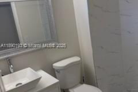 Casa en alquiler en Miramar, Florida, 5 dormitorios, 244.98 m2 № 1946940 - foto 8