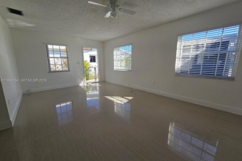 Casa en alquiler en Miami Gardens, Florida, 2 dormitorios, 203.73 m2 № 2026264 - foto 5