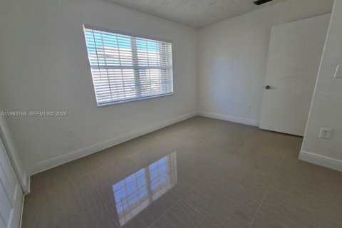 Casa en alquiler en Miami Gardens, Florida, 2 dormitorios, 203.73 m2 № 2026264 - foto 13