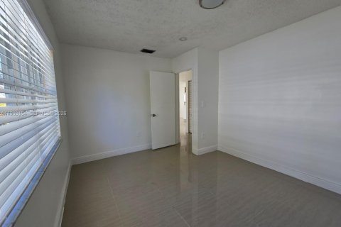 Casa en alquiler en Miami Gardens, Florida, 2 dormitorios, 203.73 m2 № 2026264 - foto 14