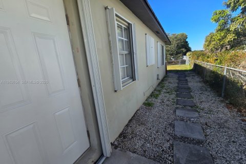 Casa en alquiler en Miami Gardens, Florida, 2 dormitorios, 203.73 m2 № 2026264 - foto 19