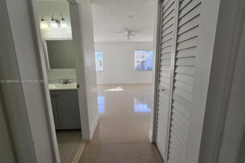 Casa en alquiler en Miami Gardens, Florida, 2 dormitorios, 203.73 m2 № 2026264 - foto 11