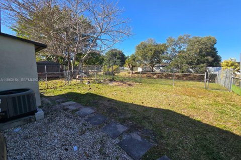 Casa en alquiler en Miami Gardens, Florida, 2 dormitorios, 203.73 m2 № 2026264 - foto 17