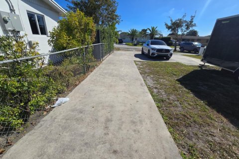 Casa en alquiler en Miami Gardens, Florida, 2 dormitorios, 203.73 m2 № 2026264 - foto 20