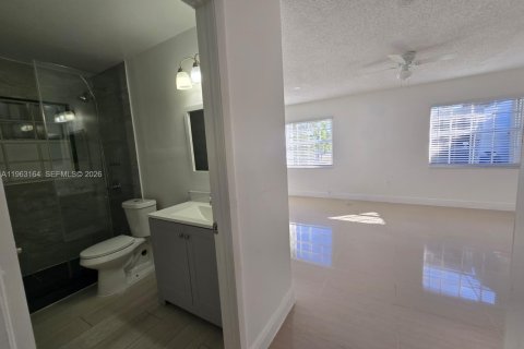 Casa en alquiler en Miami Gardens, Florida, 2 dormitorios, 203.73 m2 № 2026264 - foto 9