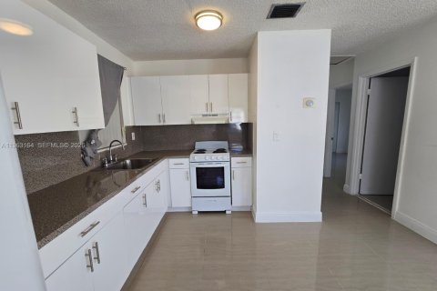 Casa en Miami Gardens, Florida 2 dormitorios, 203.73 m2 № 2026264