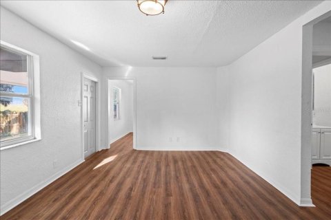 Villa ou maison à vendre à Tampa, Floride: 4 chambres, 93.18 m2 № 2356609 - photo 10
