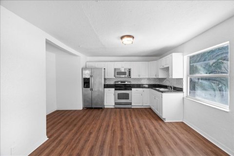 Villa ou maison à vendre à Tampa, Floride: 4 chambres, 93.18 m2 № 2356609 - photo 8