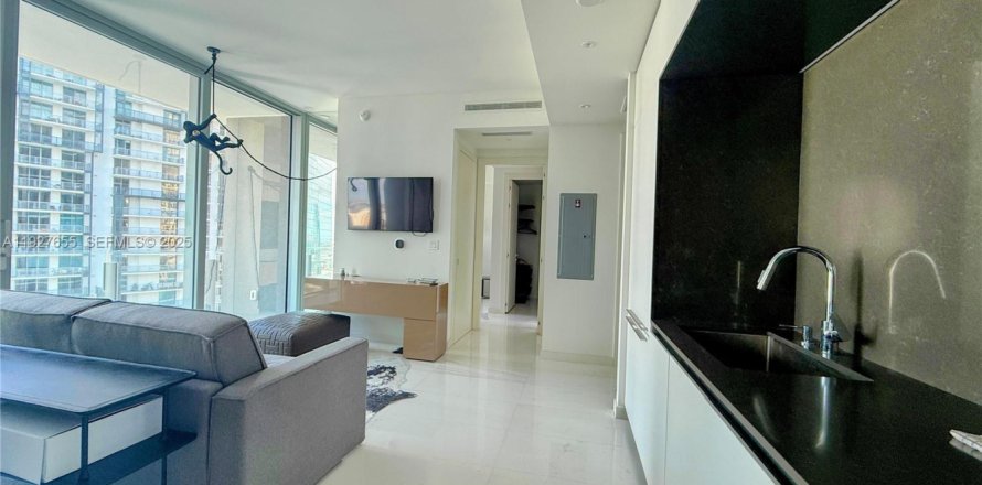 Кондоминиум с 1 спальней в Майами, Флорида № 1987992