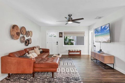 Villa ou maison à louer à Sarasota, Floride: 3 chambres, 140.38 m2 № 1780694 - photo 6