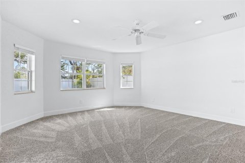 House in Saint Petersburg, Florida 3 bedrooms, 148.27 sq.m. № 1769366 - photo 17