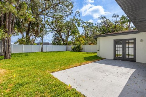 House in Saint Petersburg, Florida 3 bedrooms, 148.27 sq.m. № 1769366 - photo 30