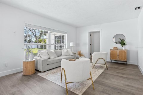 House in Saint Petersburg, Florida 3 bedrooms, 148.27 sq.m. № 1769366 - photo 16