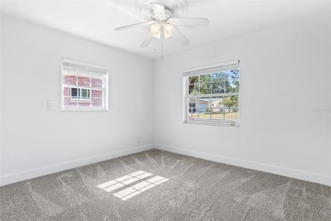 House in Saint Petersburg, Florida 3 bedrooms, 148.27 sq.m. № 1769366 - photo 27