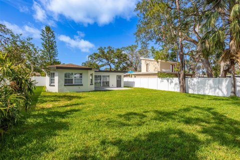 House in Saint Petersburg, Florida 3 bedrooms, 148.27 sq.m. № 1769366 - photo 29