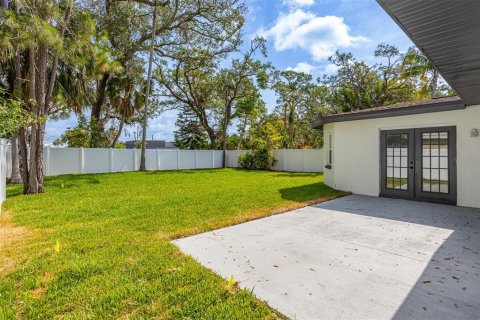 House in Saint Petersburg, Florida 3 bedrooms, 148.27 sq.m. № 1769366 - photo 28
