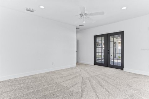 House in Saint Petersburg, Florida 3 bedrooms, 148.27 sq.m. № 1769366 - photo 18