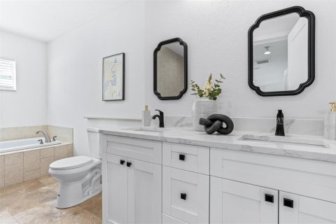 House in Saint Petersburg, Florida 3 bedrooms, 148.27 sq.m. № 1769366 - photo 22