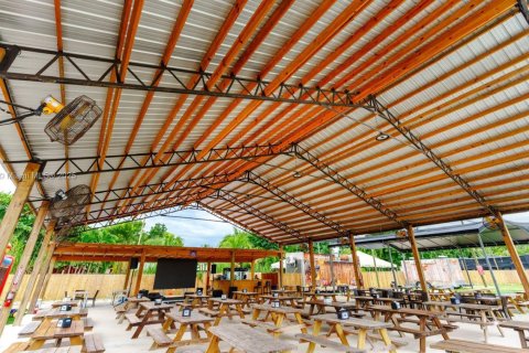 Commercial property in Miami, Florida № 1972902 - photo 7