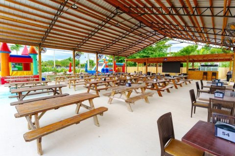 Commercial property in Miami, Florida № 1972902 - photo 11