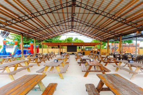 Commercial property in Miami, Florida № 1972902 - photo 10