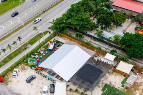 Commercial property in Miami, Florida № 1972902 - photo 18