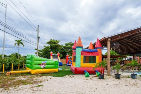 Commercial property in Miami, Florida № 1972902 - photo 15