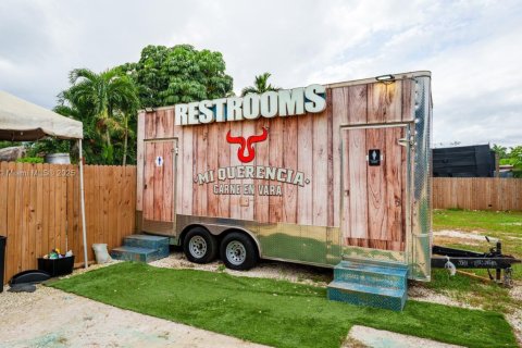 Commercial property in Miami, Florida № 1972902 - photo 21