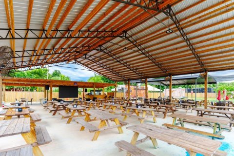 Commercial property in Miami, Florida № 1972902 - photo 8