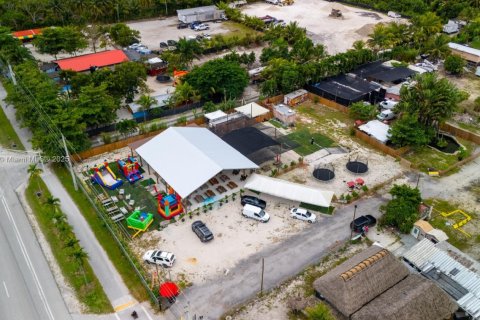 Commercial property in Miami, Florida № 1972902 - photo 19