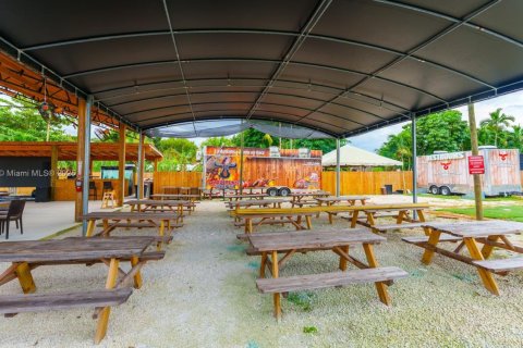 Commercial property in Miami, Florida № 1972902 - photo 6