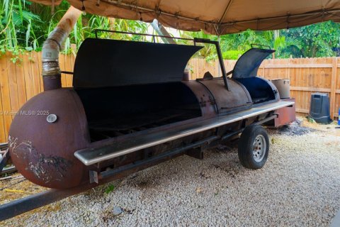 Commercial property in Miami, Florida № 1972902 - photo 23